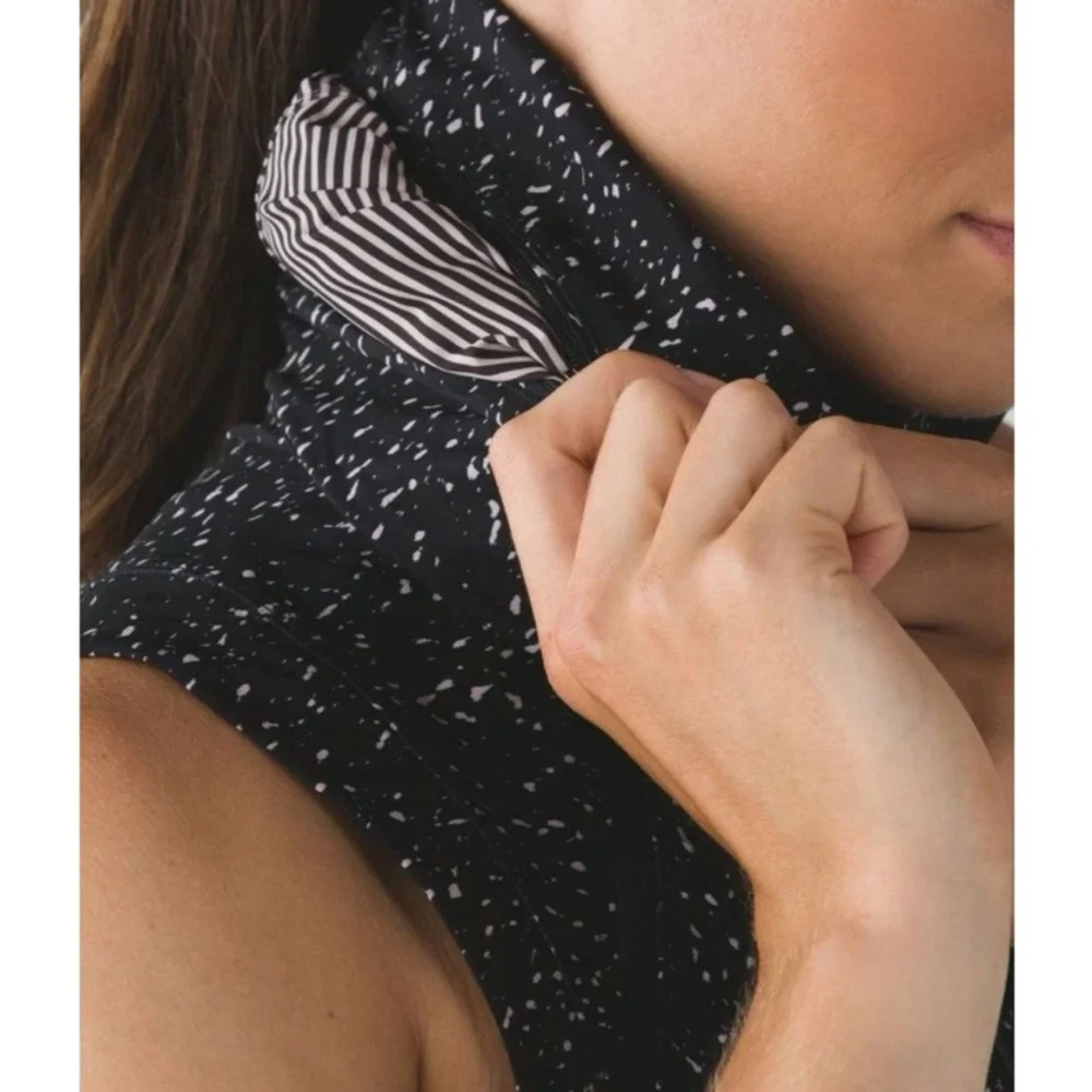 LULULEMON‎ Go The Distance Hooded Vest Butterfly Texture Mink Berry Black Size 6